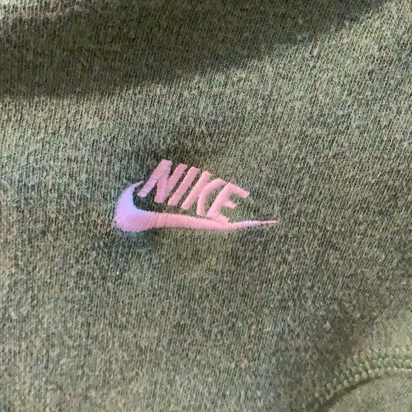 Green Nike Zip Front Sweatshirt Jacket with pockets and a hoodie, size M - Picture 2 of 7
